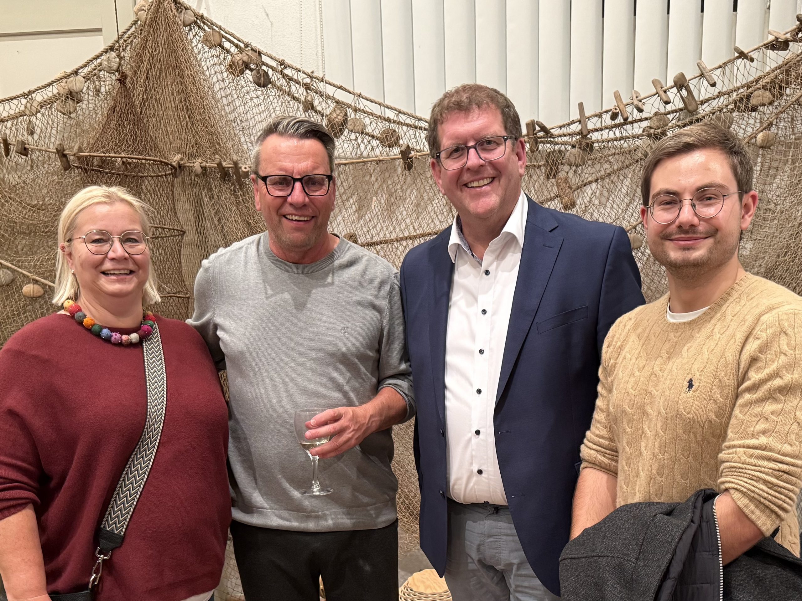 Landtagsabgeordneter Dr. Alexander Becker besucht Vernissage